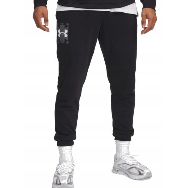 SPODNIE męskie UNDER ARMOUR 1390144-001 dresowe czarne joggery bawełna L. Czarne spodnie dresowe męskie Under Armour, bez wzorów, z bawełny. Za 157.93 zł.