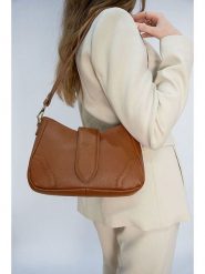 Christian Laurier Skórzana torebka "Jenna" w kolorze karmelowym - 27 x 19 x 8 cm rozmiar: onesize. Brązowe torebki klasyczne damskie Christian Laurier, bez wzorów, z materiału, bez dodatków. Za 304.99 zł.