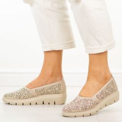 Beżowe ażurowe skórzane półbuty damskie Filippo Dp7694/26. Brązowe półbuty damskie Filippo, w ażurowe wzory, z jeansu, casualowe, bez obcasa. Za 219.00 zł.