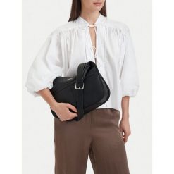 Torebka Lasocki. Czarne torebki klasyczne damskie Lasocki, bez wzorów, bez dodatków. Za 189.99 zł.