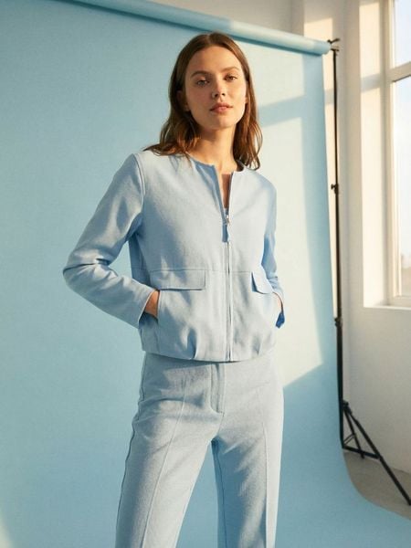 Kurtka bomber z domieszką wiskozy i lnu - niebieski. Niebieskie kurtki damskie Sinsay, l, bez wzorów, z wiskozy, bez kaptura. Za 69.99 zł.