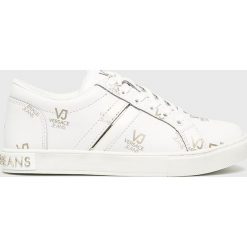 Versace Jeans - Buty. Białe buty sportowe na co dzień damskie Versace Jeans, bez wzorów, z gumy. W wyprzedaży za 479.90 zł.