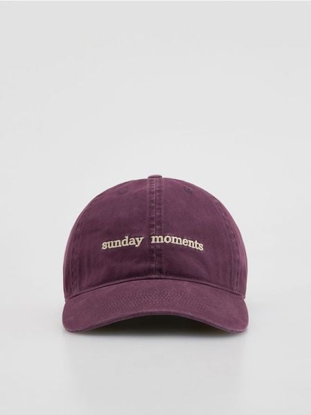 Czapka z daszkiem - ciemnofioletowy. Fioletowe czapki z daszkiem damskie Reserved, bez wzorów. Za 59.99 zł.