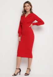 Czerwona Dopasowana Sukienka Koktajlowa z Kopertowym Dekoltem Redalia. Czerwone sukienki damskie Born2be, na imprezę, l, bez wzorów, eleganckie, bez kołnierzyka, bez ramiączek, midi, dopasowane. W wyprzedaży za 135.99 zł.