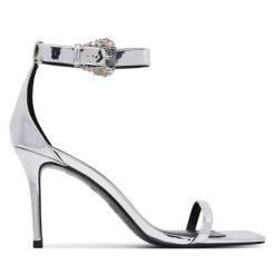 Sandały Versace Jeans Couture. Szare sandały damskie Versace Jeans Couture, bez wzorów, z jeansu, bez obcasa, na szpilce. Za 969.99 zł.