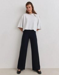 Damskie spodnie z wysokim stanem, szerokie nogawki, dla wysokich Luxe czarne. Czarne spodnie sportowe damskie Aim'n, s, z elastanu, na fitness i siłownię. Za 516.00 zł.