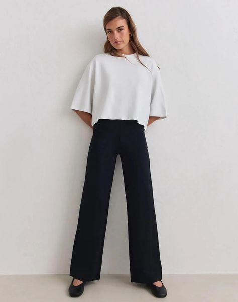 Damskie spodnie z wysokim stanem, szerokie nogawki, dla wysokich Luxe czarne. Czarne spodnie sportowe damskie Aim'n, s, z elastanu, na fitness i siłownię. Za 517.00 zł.
