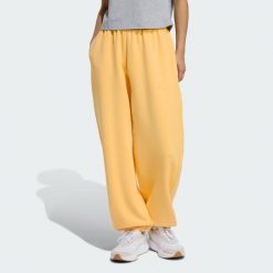 Spodnie Soft Lux Loose. Brązowe spodnie dresowe damskie Adidas, l, bez wzorów. Za 329.00 zł.