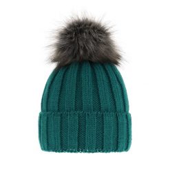 Czapka Zimowa z Pomponem Damska - Zielona. Zielone czapki zimowe damskie Molly, z materiału. Za 59.90 zł.