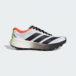 Buty do biegania w terenie Terrex Agravic 4. Białe obuwie do biegania damskie Adidas. Za 599.00 zł.