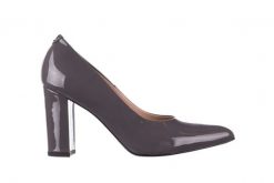 Czółenka Bayla-056 9119-745 Szary Lakier, Skóra naturalna lakierowana - 40. Szare czółenka damskie Bayla, bez wzorów, z lakierowanej skóry, bez obcasa. W wyprzedaży za 134.10 zł.