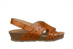 Sandały Yokono Monaco-252 Vaquetill Tan, Beżowy, Skóra naturalna - 37. Brązowe sandały damskie Yokono, bez wzorów, z materiału, bez obcasa, na koturnie. W wyprzedaży za 152.10 zł.