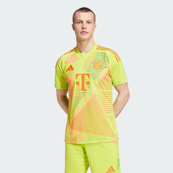 Koszulka FC Bayern 24/25 Goalkeeper. Żółte t-shirty sportowe męskie Adidas, l, z materiału, bez ramiączek, do piłki nożnej. Za 335.65 zł.