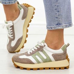 Białe skórzane półbuty damskie Filippo Dp6743/25. Białe półbuty damskie Filippo, bez wzorów, z jeansu, eleganckie, bez obcasa, na platformie. Za 259.00 zł.