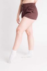 Szorty LOEWI prążkowane, miękka bawełna 450 g/m² – bordowy. Czerwone szorty damskie AESTHETIC WOLF, bez wzorów, z bawełny. Za 109.99 zł.