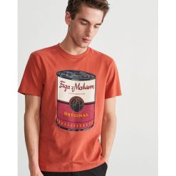 T-shirt z nadrukiem - Pomarańczowy. Brązowe t-shirty męskie Reserved, l, bez wzorów, bez kołnierzyka. Za 39.99 zł.