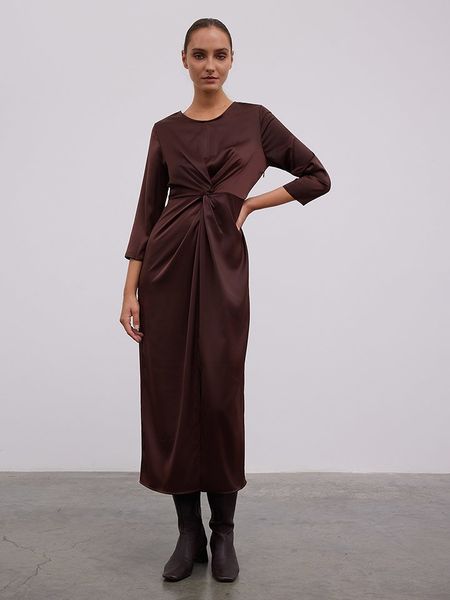 BGN Sukienka w kolorze brązowym rozmiar: 40. Brązowe sukienki damskie BGN, na co dzień, bez wzorów, bez kołnierzyka, bez ramiączek, maxi, proste. Za 135.17 zł.