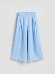 Lniane spodnie z zakładkami - jasnoniebieski. Niebieskie spodnie materiałowe damskie Reserved, bez wzorów. Za 179.99 zł.