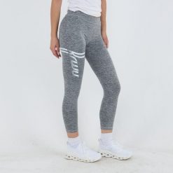 Legginsy treningowe Capri Keeps. Szare legginsy damskie ELPLAYER, bez wzorów, z jersey. W wyprzedaży za 64.00 zł.