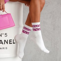 Skarpetki damskie dwa cętkowane paski 1145 wh/pn. Białe skarpetki damskie Milena, bez wzorów, z bawełny. Za 15.90 zł.