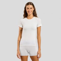 Koszulka damska Odlo BL TOP crew neck s/s PERFORMANCE LIGHT E. Białe bluzki damskie Odlo, s, bez wzorów, bez kołnierzyka. Za 319.79 zł.