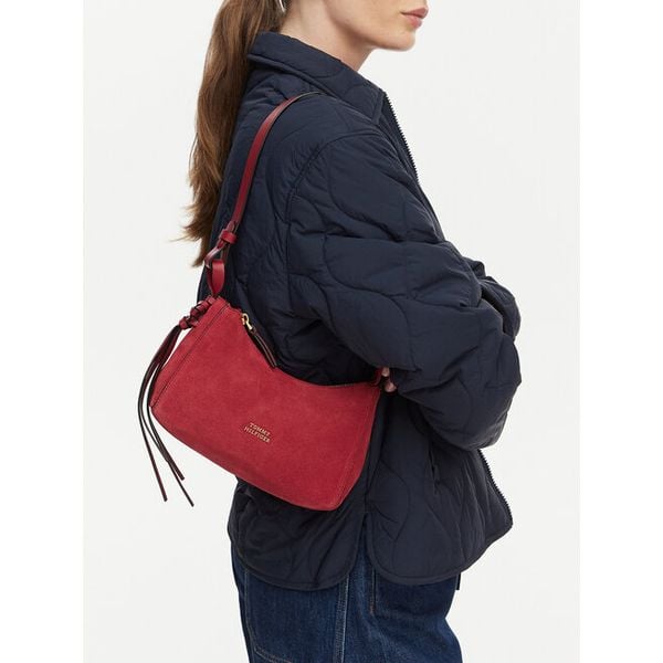 Torebka Tommy Hilfiger. Niebieskie torebki klasyczne damskie Tommy Hilfiger, bez wzorów, bez dodatków. Za 749.99 zł.