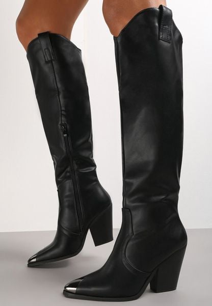 Czarne Kozaki Nicdriel. Czarne kozaki damskie Renee, z jeansu, ze szpiczastym noskiem, przed kolano, bez obcasa, na obcasie. Za 159.99 zł.