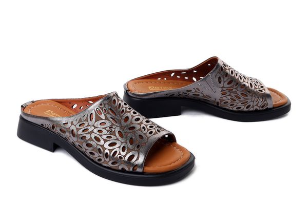 Artiker Relaks 58C2809 popielaty, klapki damskie. Szare klapki damskie Artiker Relaks, bez wzorów, bez obcasa. Za 219.90 zł.