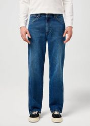 MESKIE SPODNIE WRANGLER LOOSE STRAIGHT RETRO BLUE 112371018. Niebieskie spodnie materiałowe męskie Wrangler, bez wzorów, z jeansu, retro. Za 219.99 zł.