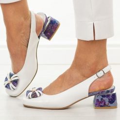 Sandały Bl damskie na obcasie Potocki 12814. Białe sandały damskie POTOCKI, z aplikacjami, ze skóry, bez obcasa, na obcasie. Za 199.00 zł.