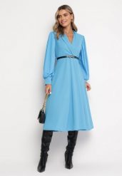 Niebieska Sukienka Rozkloszowana z Paskiem Aidyn. Niebieskie sukienki damskie Born2be, na imprezę, bez wzorów, eleganckie, bez kołnierzyka, bez ramiączek, midi, kopertowe. W wyprzedaży za 119.99 zł.