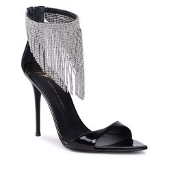 Sandały Giuseppe Zanotti. Czarne sandały damskie GIUSEPPE ZANOTTI, bez wzorów, bez obcasa, na szpilce. Za 6,449.00 zł.