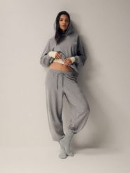 4F Bluza dresowa loose z kapturem damska - szara L. Szare bluzy z kapturem damskie 4f, l, z dresówki. Za 189.99 zł.