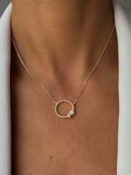 Les Favorites Pozłacany naszyjnik z elementem ozdobnym - dł. 40 cm rozmiar: onesize. Żółte naszyjniki damskie Les Favorites, pozłacane. Za 108.99 zł.