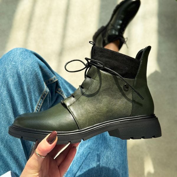 Zielone botki damskie M.Daszyński 2501-2. Zielone botki damskie M.Daszyński, na jesień, z jeansu, eleganckie, z okrągłym noskiem, bez obcasa, na platformie, bez zapięcia. Za 199.00 zł.