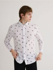 Bawełniana koszula slim fit - złamana biel. Koszule męskie Reserved, l, bez wzorów, z bawełny, bez kołnierzyka, bez ramiączek. W wyprzedaży za 39.99 zł.