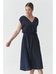 TATUUM Sukienka w kolorze granatowym rozmiar: XL. Niebieskie sukienki damskie Tatuum, xl, bez wzorów, z tkaniny, bez kołnierzyka, bez ramiączek, midi. Za 183.15 zł.