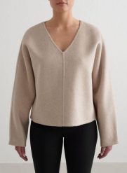 Damska bluza wełniana, dzianinowa, dekolt V, regularny krój ciemna glina. Brązowe bluzy bez kaptura damskie Aim'n, s, z dzianiny. Za 635.00 zł.