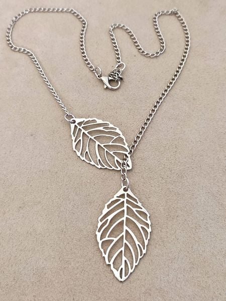 Nakkash Posrebrzany naszyjnik - dł. 43 cm rozmiar: onesize. Szare naszyjniki damskie Nakkash, posrebrzane. Za 69.75 zł.