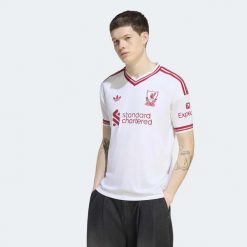 Koszulka piłkarska ADIDAS Liverpool 26/27 wyjazdowa. Bluzki sportowe damskie WED'ZE, s, z materiału, bez kołnierzyka, bez ramiączek. Za 439.99 zł.