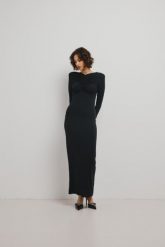 Sukienka MAXI z marszczeniem na dekolcie w kolorze INTENSE BLACK - VEGA-M/L. Czarne sukienki damskie Marsala, na spotkanie biznesowe, l, bez wzorów, z elastanu, eleganckie, bez kołnierzyka, bez ramiączek, maxi. Za 649.90 zł.