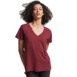Damska koszulka z haftem i płomieniem v-neck Superdry. Czerwone t-shirty damskie Superdry., xs, z aplikacjami, z bawełny, bez kołnierzyka. Za 113.00 zł.