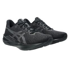 Trampki Męskie Versablast. Czarne trampki i tenisówki męskie Asics, bez wzorów, z koronki, bez zapięcia. Za 329.99 zł.