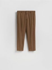 Spodnie chino regular fit - brązowy. Brązowe spodnie materiałowe męskie Reserved, bez wzorów, z tkaniny. Za 159.99 zł.