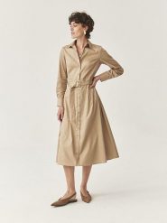 TATUUM Sukienka w kolorze beżowym rozmiar: 38. Brązowe sukienki damskie Tatuum, bez wzorów, z bawełny, bez kołnierzyka, bez ramiączek, midi. Za 243.64 zł.