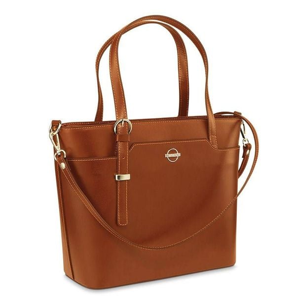 Torebka skórzana BETLEWSKI BVP-109 camelowa. Brązowe torebki klasyczne damskie Betlewski, bez wzorów, ze skóry, bez dodatków. Za 439.00 zł.