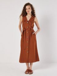 Apricot Sukienka w kolorze jasnobrązowym rozmiar: XL. Brązowe sukienki damskie Apricot, na co dzień, xl, bez wzorów, z tkaniny, bez kołnierzyka, bez ramiączek, maxi, proste. Za 108.99 zł.