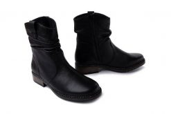 RIEKER Z6883-00 black, botki damskie. Czarne botki damskie Rieker, na zimę, z polaru, bez obcasa, na obcasie, bez zapięcia. Za 399.90 zł.