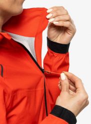 Kurtka z membraną damska Salewa Pedroc PTX 2,5L Light Jacket. Czerwone kurtki przeciwdeszczowe damskie Salewa, l, bez kaptura. Za 782.05 zł.
