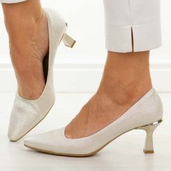 Złote mar. Polskie szpilki damskie Suzana 6030. Żółte szpilki Suzana, bez wzorów, ze skóry, bez obcasa. Za 249.00 zł.